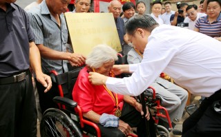 年纪越大越爱看足球书吗，年纪越大越爱看足球书吗为什么