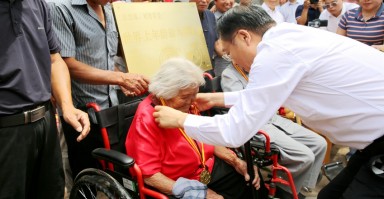 年纪越大越爱看足球书吗，年纪越大越爱看足球书吗为什么