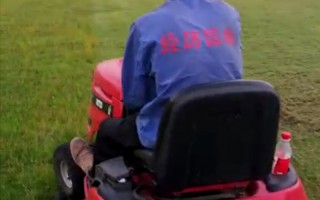 足球草地需要更换吗，足球 草地